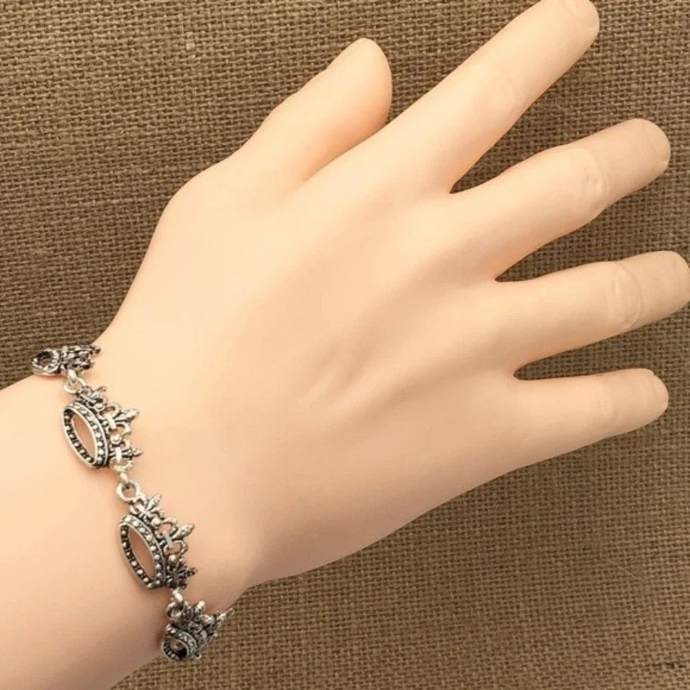 🌼 Fleur De Lis Crown Silver Clasp Bracelet